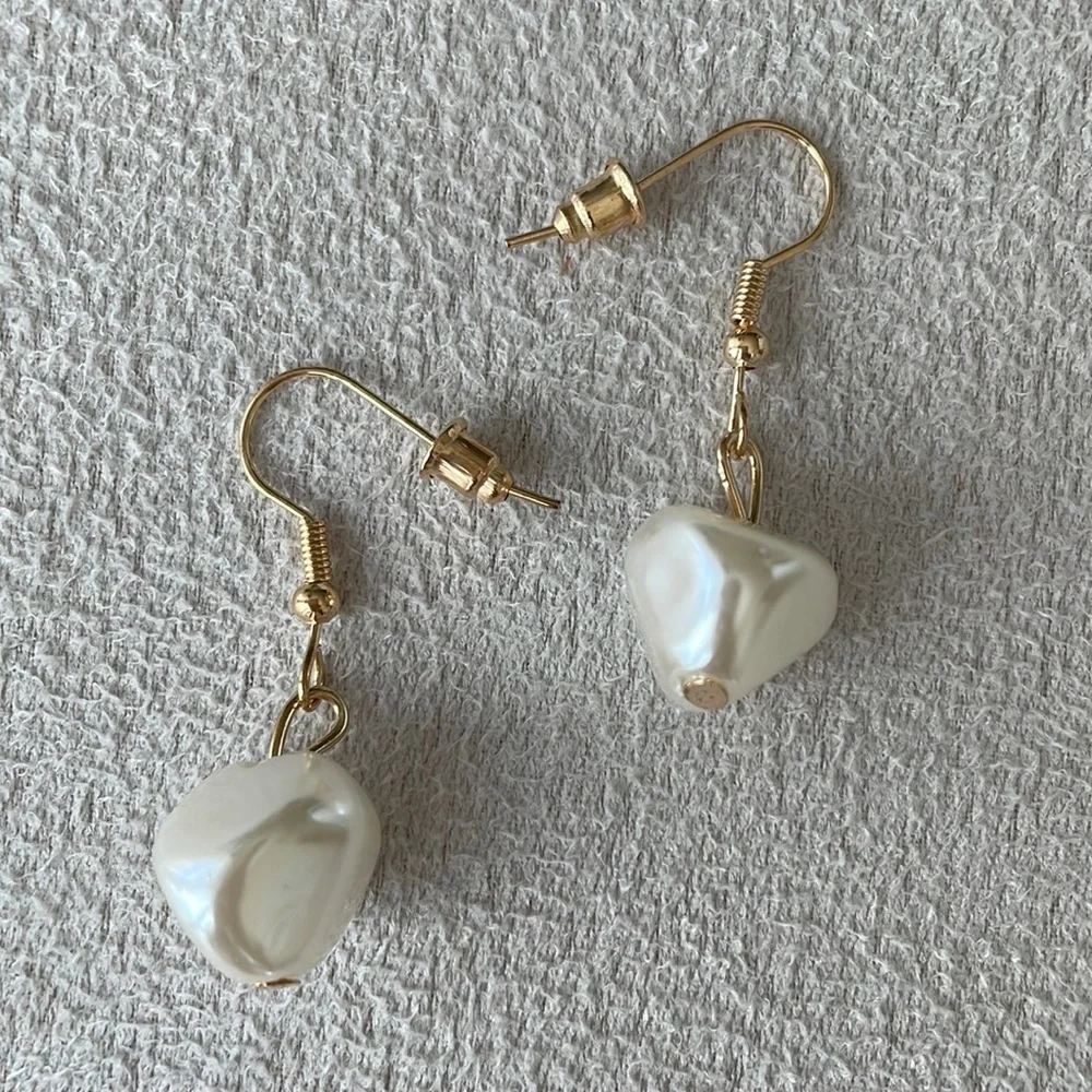 Pearl dangle earrings